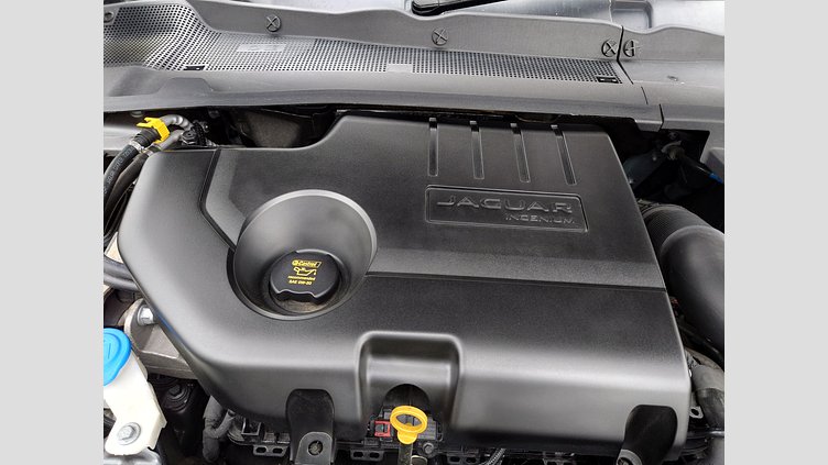 2019 認定中古車 Jaguar E-Pace コリスグレー D180 オートマチック全輪駆動 R-DYNAMIC S