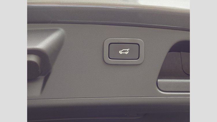 2019 認定中古車 Jaguar E-Pace コリスグレー D180 オートマチック全輪駆動 R-DYNAMIC S