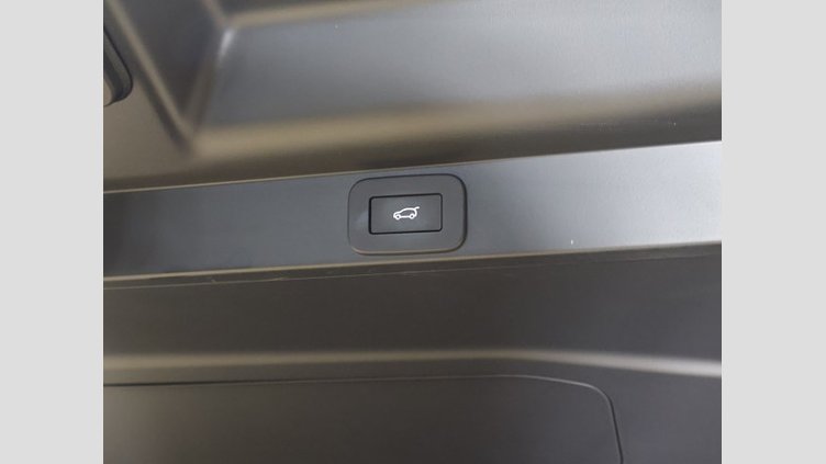 2024 認定中古車 Land Rover Range Rover オストゥーニパールホワイト（お取り扱いの有無については正規ディーラーにお問い合わせください） D300 AWD MHEV（AT） スタンダードホイールベース HSE