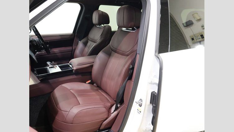 2024 認定中古車 Land Rover Range Rover オストゥーニパールホワイト（お取り扱いの有無については正規ディーラーにお問い合わせください） D300 AWD MHEV（AT） スタンダードホイールベース HSE