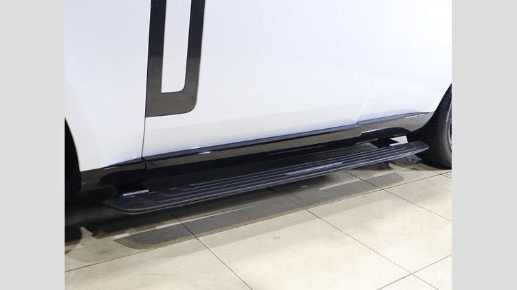 2024 認定中古車 Land Rover Range Rover オストゥーニパールホワイト（お取り扱いの有無については正規ディーラーにお問い合わせください） D300 AWD MHEV（AT） スタンダードホイールベース HSE