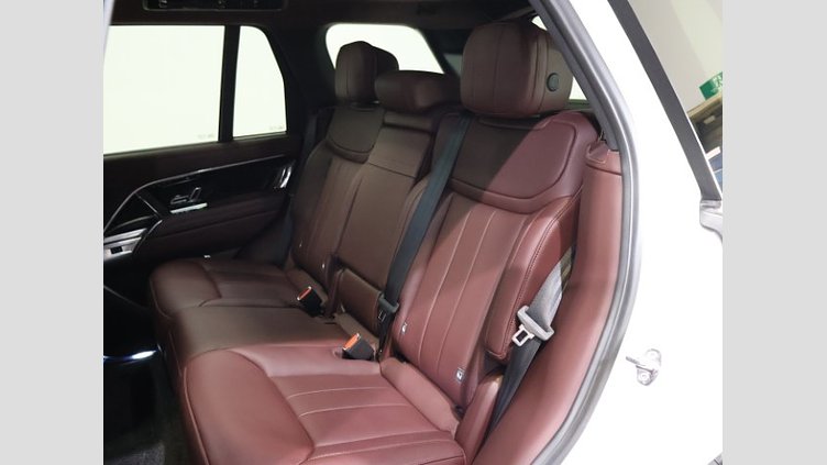 2024 認定中古車 Land Rover Range Rover オストゥーニパールホワイト（お取り扱いの有無については正規ディーラーにお問い合わせください） D300 AWD MHEV（AT） スタンダードホイールベース HSE