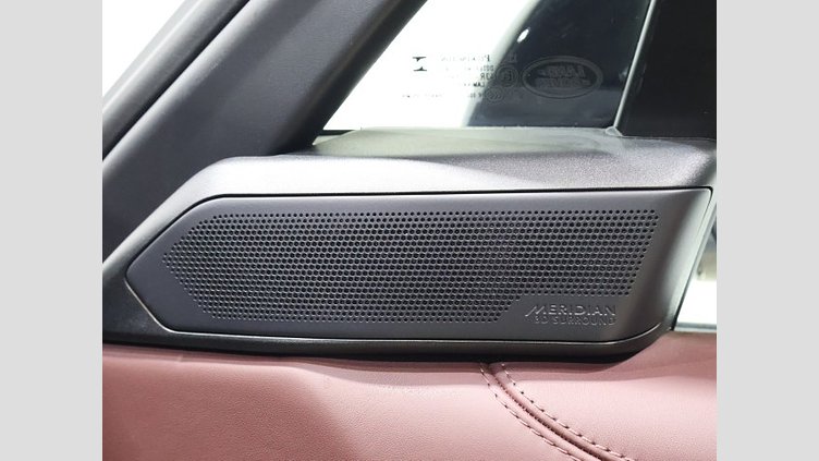 2024 認定中古車 Land Rover Range Rover オストゥーニパールホワイト（お取り扱いの有無については正規ディーラーにお問い合わせください） D300 AWD MHEV（AT） スタンダードホイールベース HSE