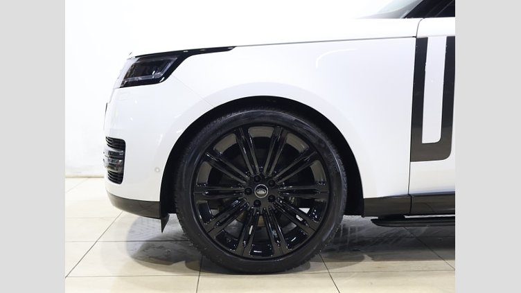 2024 認定中古車 Land Rover Range Rover オストゥーニパールホワイト（お取り扱いの有無については正規ディーラーにお問い合わせください） D300 AWD MHEV（AT） スタンダードホイールベース HSE