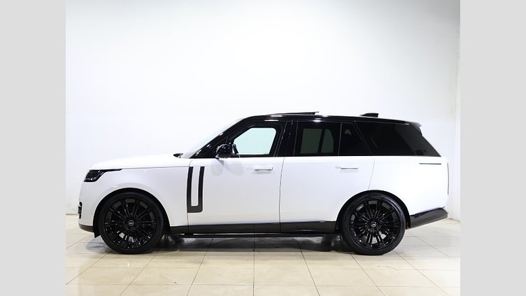 2024 認定中古車 Land Rover Range Rover オストゥーニパールホワイト（お取り扱いの有無については正規ディーラーにお問い合わせください） D300 AWD MHEV（AT） スタンダードホイールベース HSE