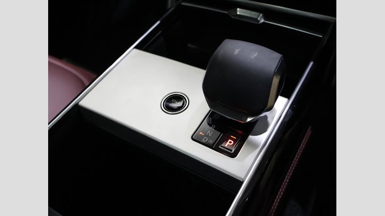 2024 認定中古車 Land Rover Range Rover オストゥーニパールホワイト（お取り扱いの有無については正規ディーラーにお問い合わせください） D300 AWD MHEV（AT） スタンダードホイールベース HSE