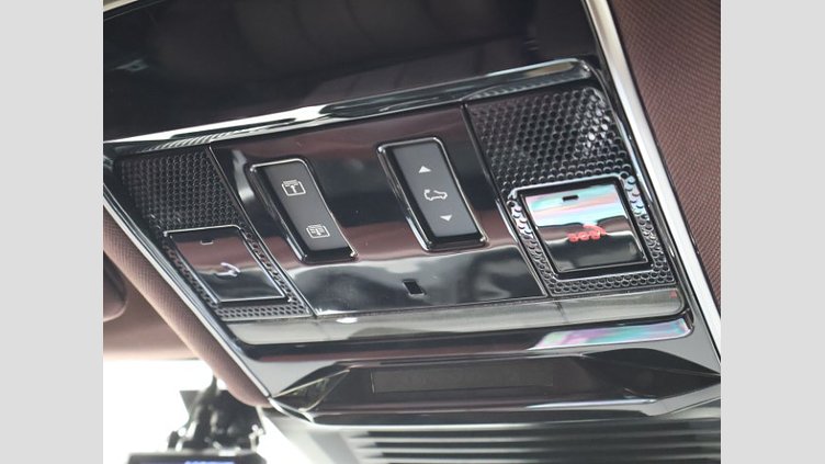 2024 認定中古車 Land Rover Range Rover オストゥーニパールホワイト（お取り扱いの有無については正規ディーラーにお問い合わせください） D300 AWD MHEV（AT） スタンダードホイールベース HSE