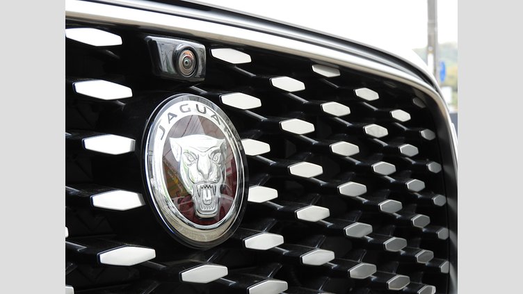 2022 認定中古車 Jaguar F-Pace ハクバシルバー P250 AWD（オートマチック） S