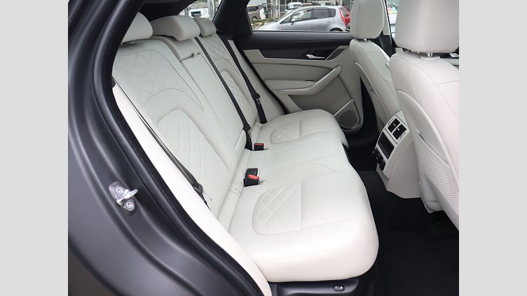 2022 認定中古車 Jaguar F-Pace ハクバシルバー P250 AWD（オートマチック） S