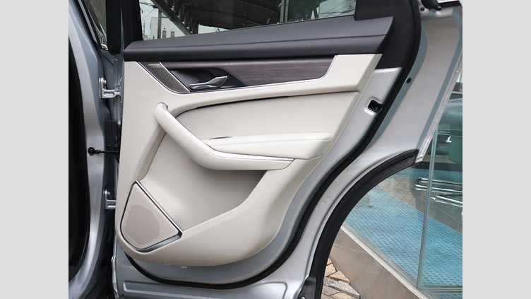 2022 認定中古車 Jaguar F-Pace ハクバシルバー P250 AWD（オートマチック） S