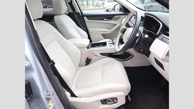 2022 認定中古車 Jaguar F-Pace ハクバシルバー P250 AWD（オートマチック） S