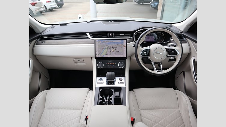 2022 認定中古車 Jaguar F-Pace ハクバシルバー P250 AWD（オートマチック） S