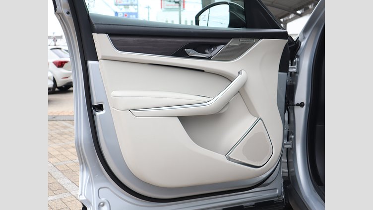 2022 認定中古車 Jaguar F-Pace ハクバシルバー P250 AWD（オートマチック） S