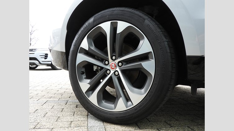 2022 認定中古車 Jaguar F-Pace ハクバシルバー P250 AWD（オートマチック） S