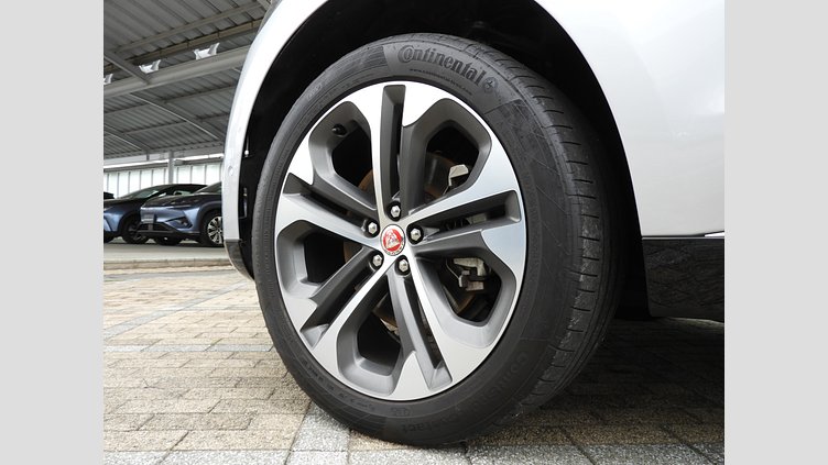 2022 認定中古車 Jaguar F-Pace ハクバシルバー P250 AWD（オートマチック） S