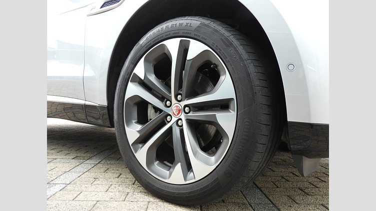 2022 認定中古車 Jaguar F-Pace ハクバシルバー P250 AWD（オートマチック） S