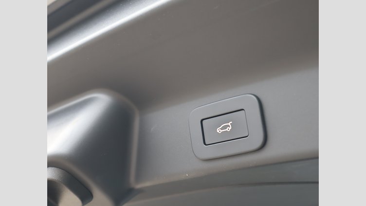 2022 認定中古車 Jaguar F-Pace ハクバシルバー P250 AWD（オートマチック） S