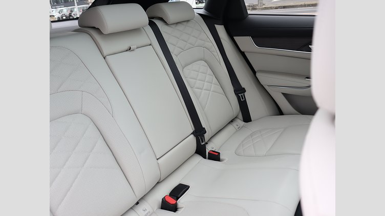 2022 認定中古車 Jaguar F-Pace ハクバシルバー P250 AWD（オートマチック） S