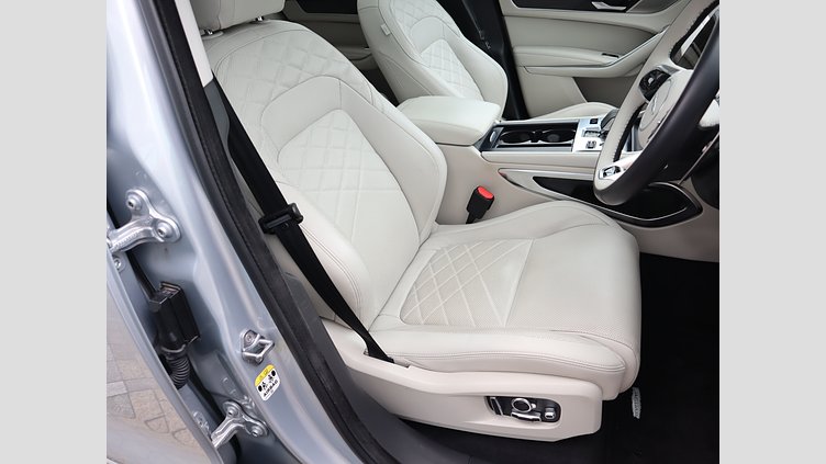 2022 認定中古車 Jaguar F-Pace ハクバシルバー P250 AWD（オートマチック） S