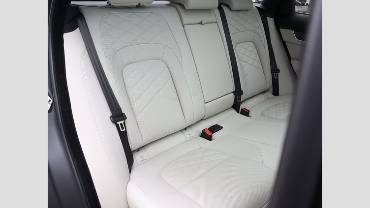 2022 認定中古車 Jaguar F-Pace ハクバシルバー P250 AWD（オートマチック） S