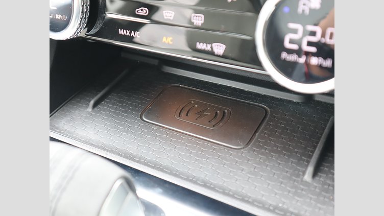 2022 認定中古車 Jaguar F-Pace ハクバシルバー P250 AWD（オートマチック） S