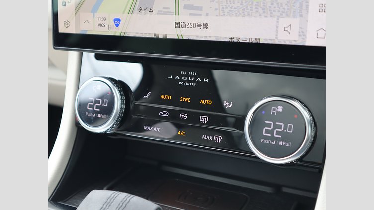 2022 認定中古車 Jaguar F-Pace ハクバシルバー P250 AWD（オートマチック） S