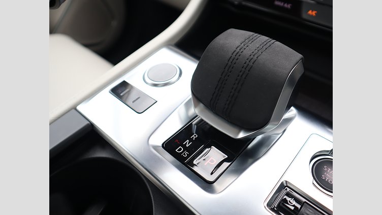 2022 認定中古車 Jaguar F-Pace ハクバシルバー P250 AWD（オートマチック） S