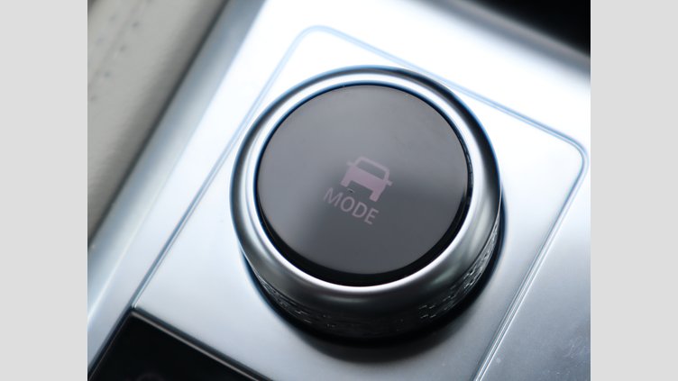 2022 認定中古車 Jaguar F-Pace ハクバシルバー P250 AWD（オートマチック） S