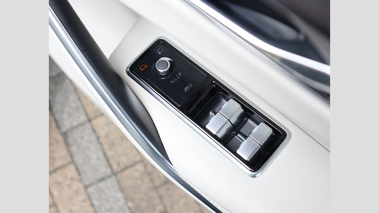 2022 認定中古車 Jaguar F-Pace ハクバシルバー P250 AWD（オートマチック） S