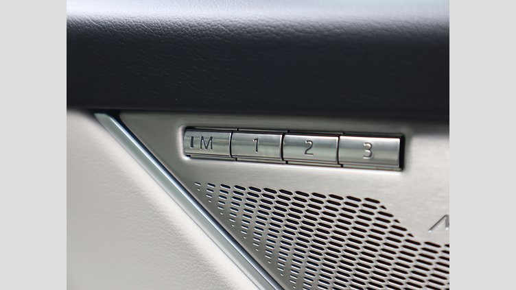 2022 認定中古車 Jaguar F-Pace ハクバシルバー P250 AWD（オートマチック） S