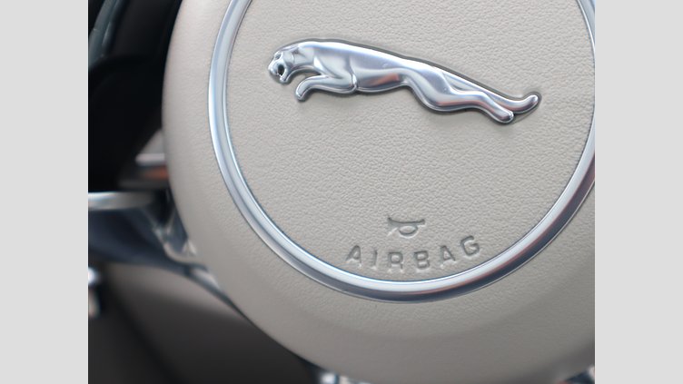 2022 認定中古車 Jaguar F-Pace ハクバシルバー P250 AWD（オートマチック） S