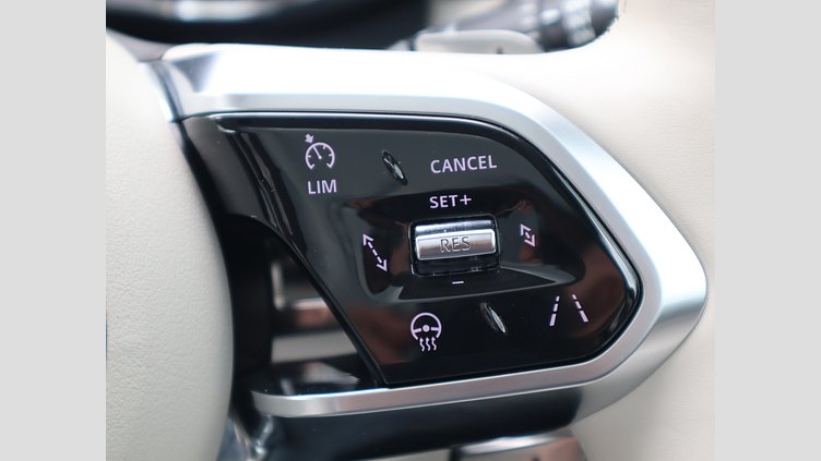 2022 認定中古車 Jaguar F-Pace ハクバシルバー P250 AWD（オートマチック） S