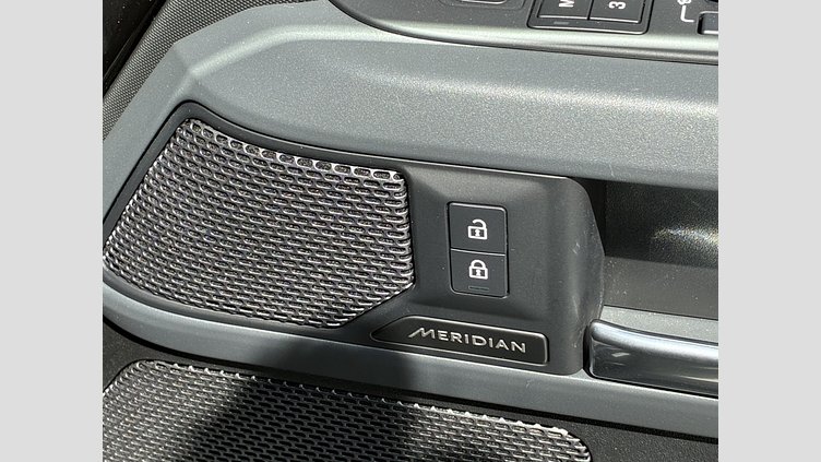 2021 認定中古車 Land Rover Defender 110 サントリーニブラック D300 AWD（AT） X-DYNAMIC SE