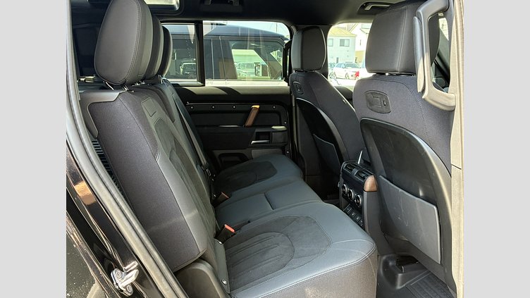 2021 認定中古車 Land Rover Defender 110 サントリーニブラック D300 AWD（AT） X-DYNAMIC SE