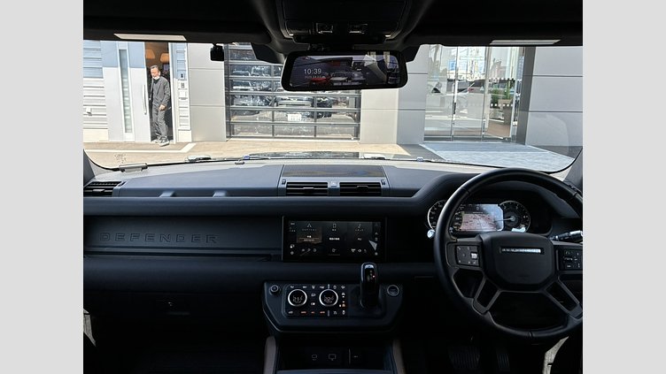 2021 認定中古車 Land Rover Defender 110 サントリーニブラック D300 AWD（AT） X-DYNAMIC SE