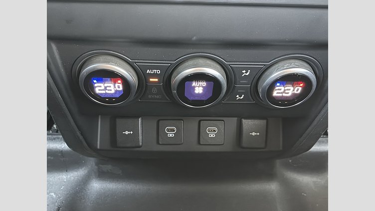 2021 認定中古車 Land Rover Defender 110 サントリーニブラック D300 AWD（AT） X-DYNAMIC SE