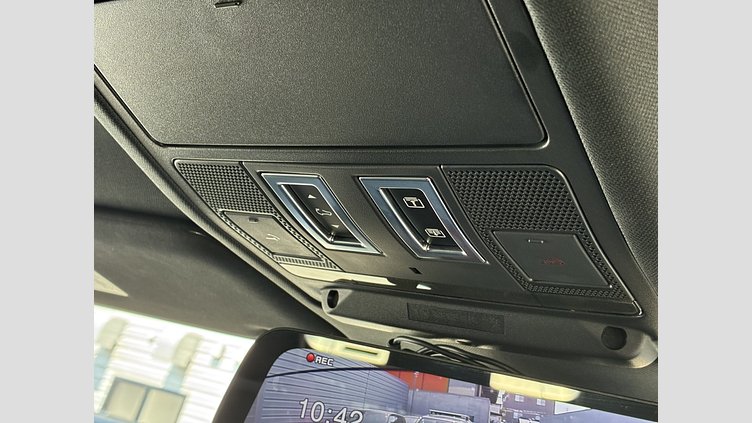 2021 認定中古車 Land Rover Defender 110 サントリーニブラック D300 AWD（AT） X-DYNAMIC SE