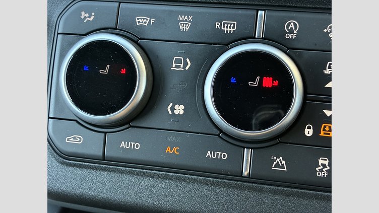 2021 認定中古車 Land Rover Defender 110 サントリーニブラック D300 AWD（AT） X-DYNAMIC SE