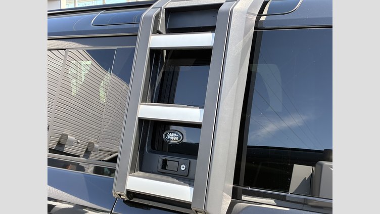 2021 認定中古車 Land Rover Defender 110 サントリーニブラック D300 AWD（AT） X-DYNAMIC SE