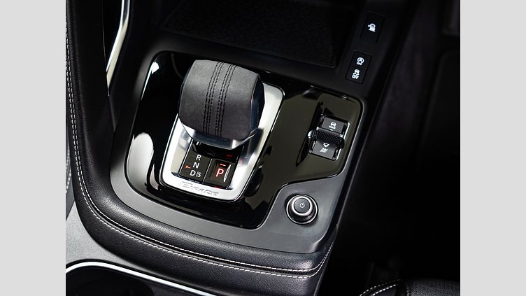 2023 認定中古車 Jaguar E-Pace サントリーニブラック D200 AWD（オートマチック） R-DYNAMICブラックエディション