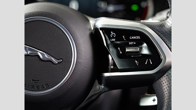 2023 認定中古車 Jaguar E-Pace サントリーニブラック D200 AWD（オートマチック） R-DYNAMICブラックエディション