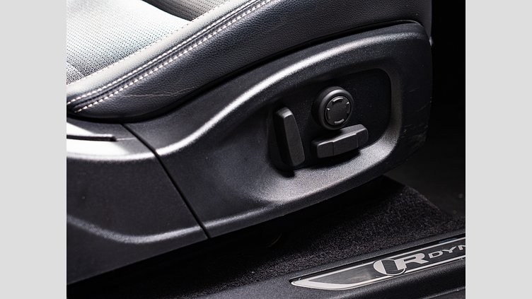 2023 認定中古車 Jaguar E-Pace サントリーニブラック D200 AWD（オートマチック） R-DYNAMICブラックエディション