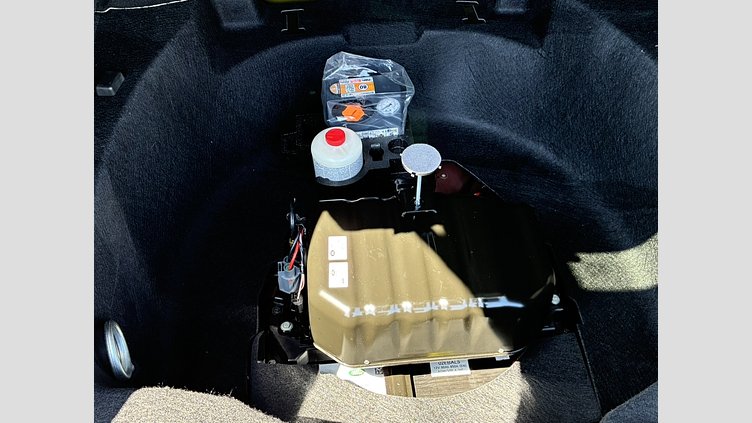 2020 認定中古車 Land Rover Range Rover Sport フィレンツェレッド 5.0リッターV8スーパーチャージドガソリンSVR（575 PS） SVR