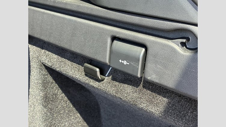 2020 認定中古車 Land Rover Range Rover Sport フィレンツェレッド 5.0リッターV8スーパーチャージドガソリンSVR（575 PS） SVR