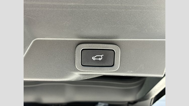 2020 認定中古車 Land Rover Range Rover Sport フィレンツェレッド 5.0リッターV8スーパーチャージドガソリンSVR（575 PS） SVR