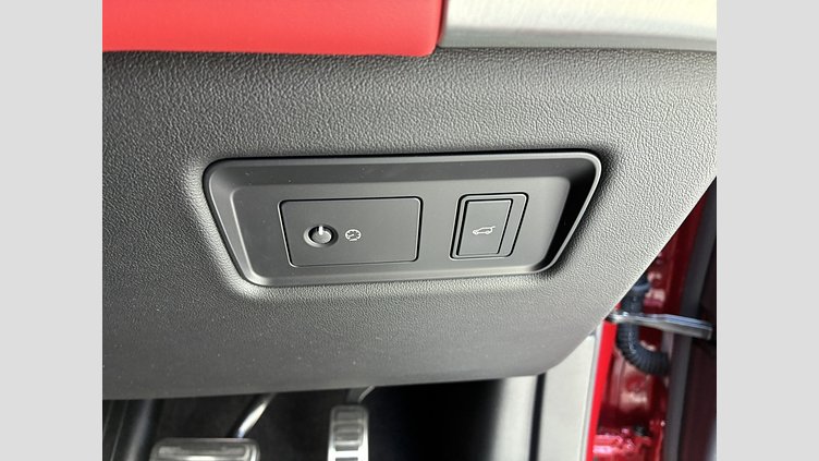 2020 認定中古車 Land Rover Range Rover Sport フィレンツェレッド 5.0リッターV8スーパーチャージドガソリンSVR（575 PS） SVR