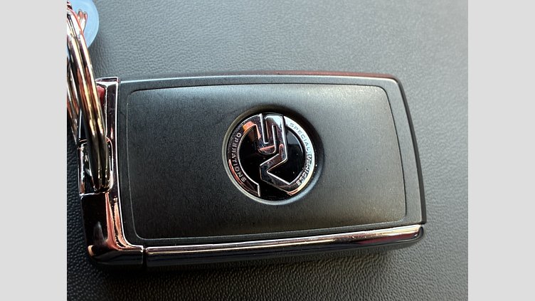 2020 認定中古車 Land Rover Range Rover Sport フィレンツェレッド 5.0リッターV8スーパーチャージドガソリンSVR（575 PS） SVR