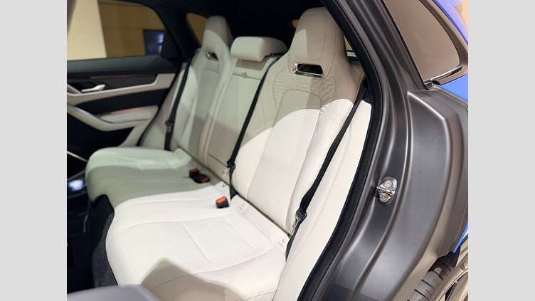 2023 認定中古車 Jaguar F-Pace ウルトラブルー P550 AWD（オートマチック） SVR