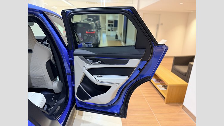 2023 認定中古車 Jaguar F-Pace ウルトラブルー P550 AWD（オートマチック） SVR