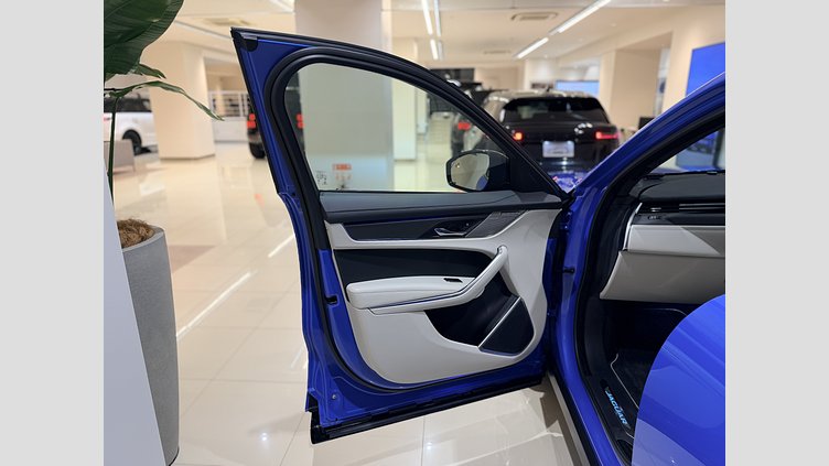 2023 認定中古車 Jaguar F-Pace ウルトラブルー P550 AWD（オートマチック） SVR